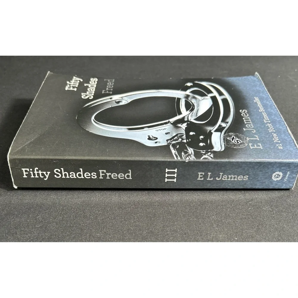 Fifty‎ Shades Freed : Book Three of the Fifty Shades Trilogy by E. L. James...